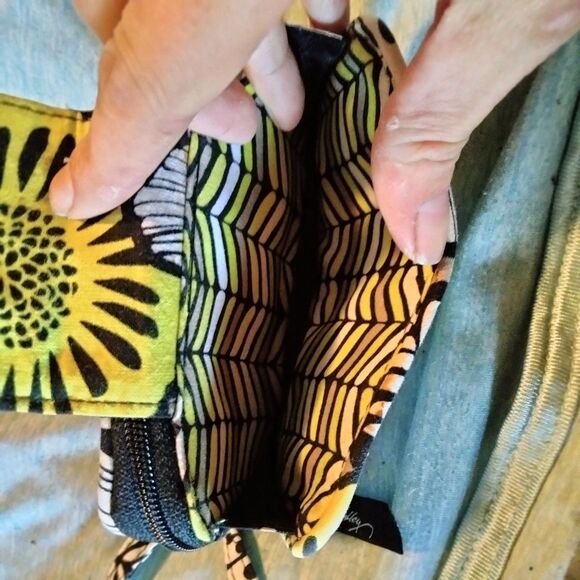 Vera Bradley Smartphone Wristlet in Citron Retired 100% Cotton Multicolor Floral - Picture 4 of 8